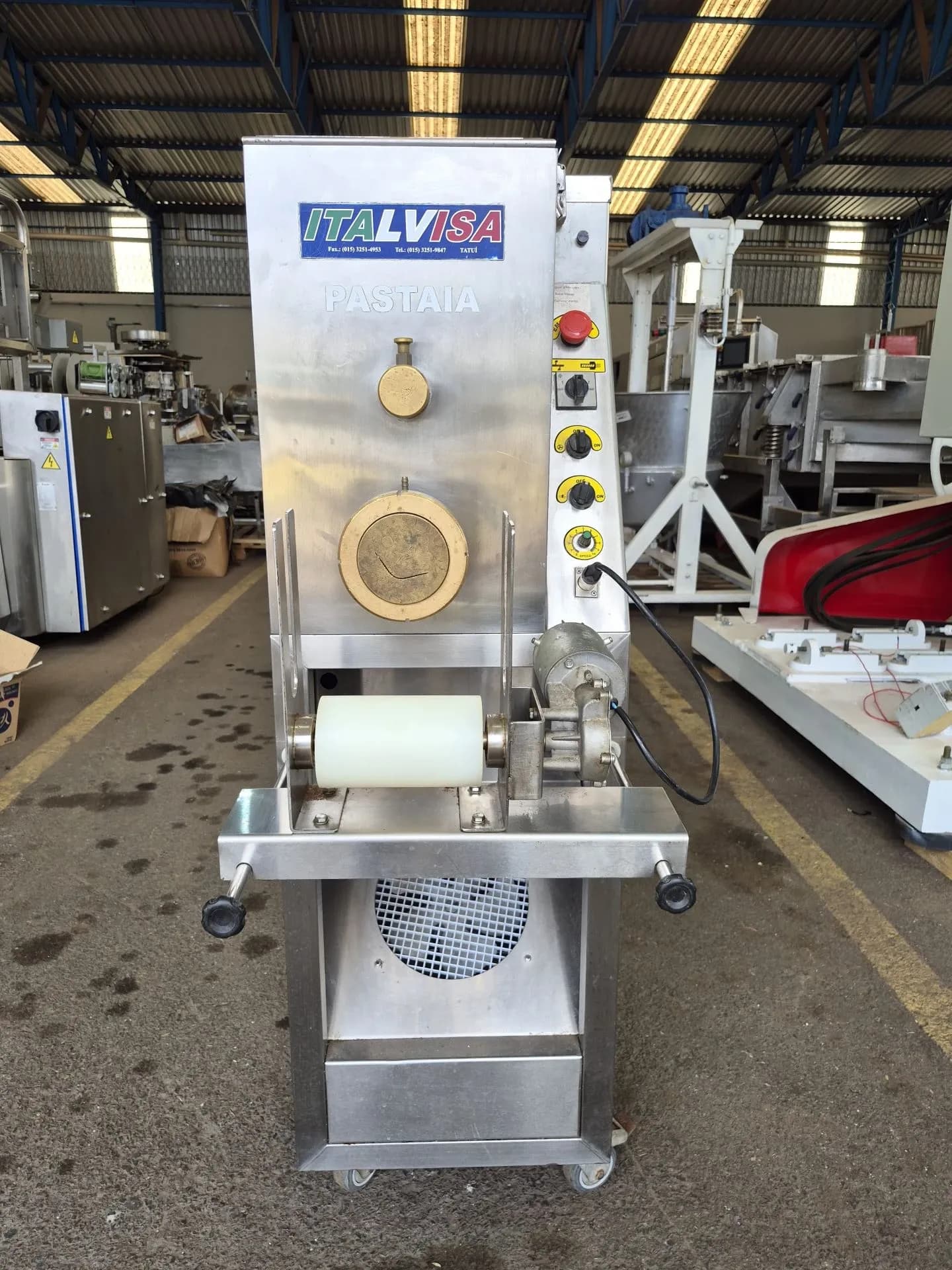 EXTRUSORA DE MASSA FRESCA CAPACIDADE 20 KG / H MARCA ITALVISA