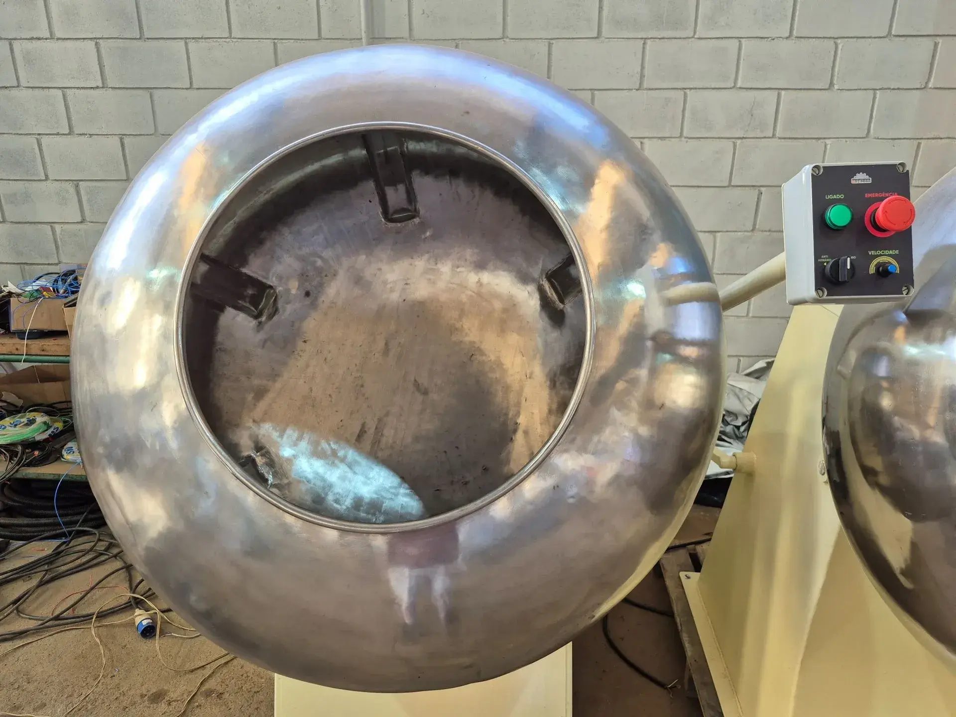 DRAGEADEIRA TANGERINA EM AÇO INOX CAPACIDADE APROXIMADA 200 LITROS