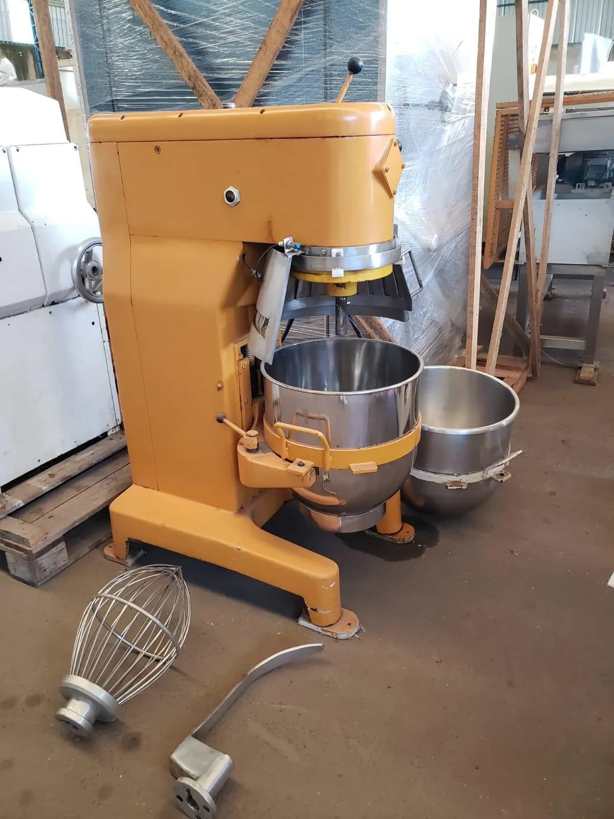 BATEDEIRA PLANETÁRIA MARCA AMÁDIO CAPACIDADE 40 LITROS