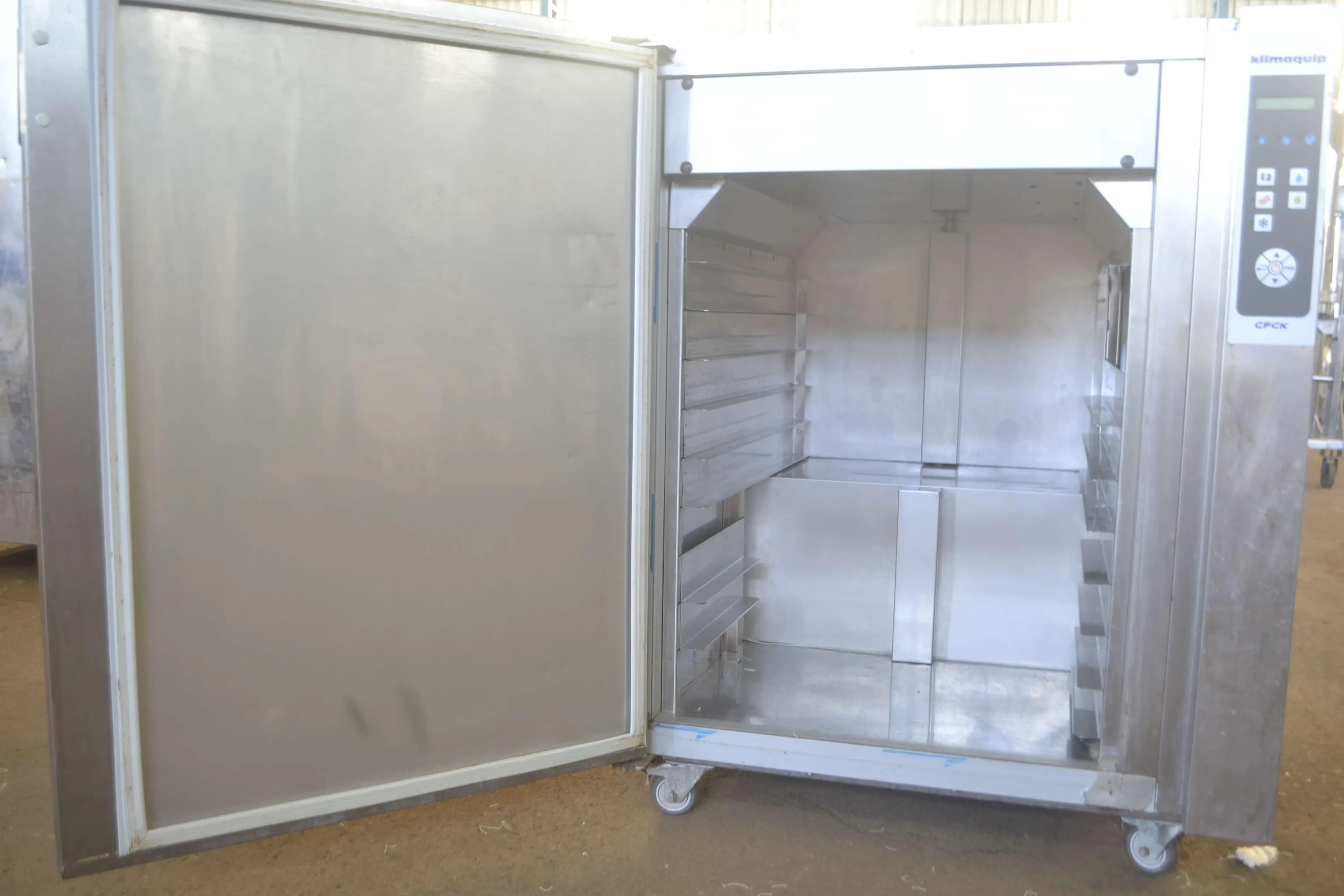 CÂMARA DE FERMENTAÇÃO MARCA KLIMAQUIP 320 PÃES POR CICLO